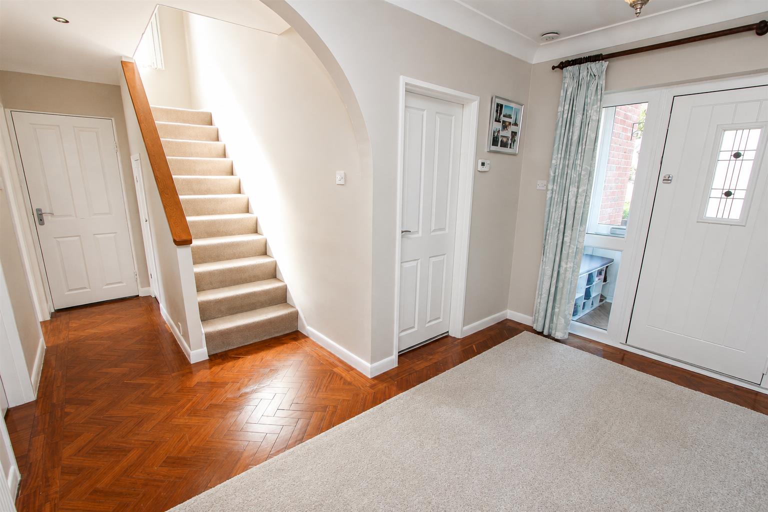 3 bed property in Harbury Road, Carshalton Beeches